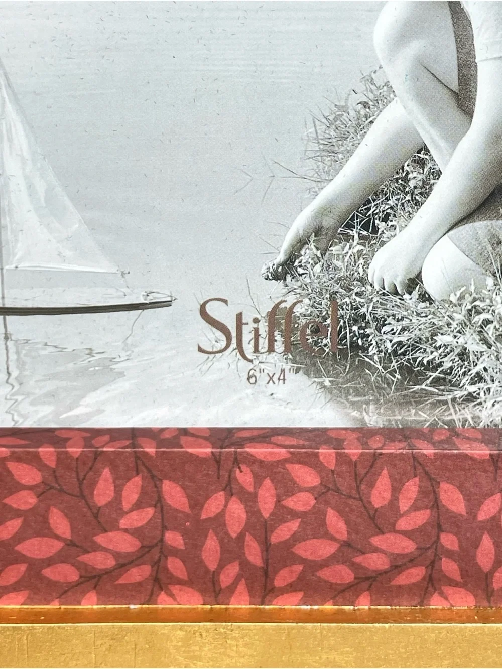 Stiffel Ornament Picture Frame 6”x4”Red Leaf Pattern Gold Trim